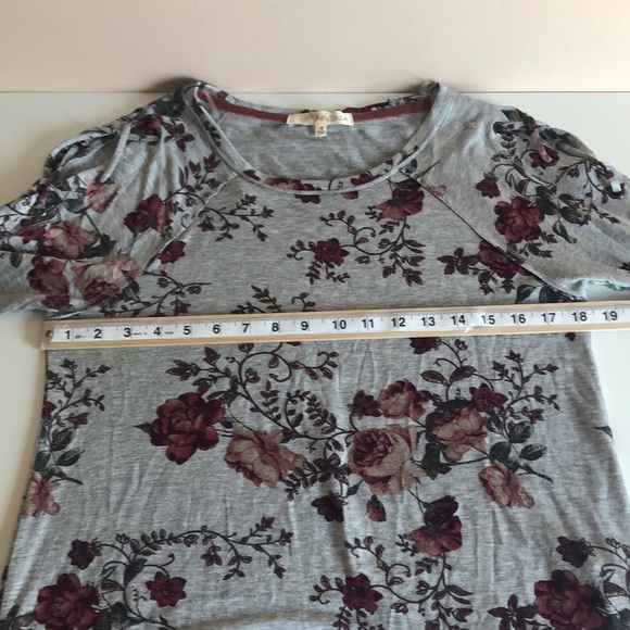 Rewind Open Sleeves Floral Top Medium NWT - Picture 5 of 8